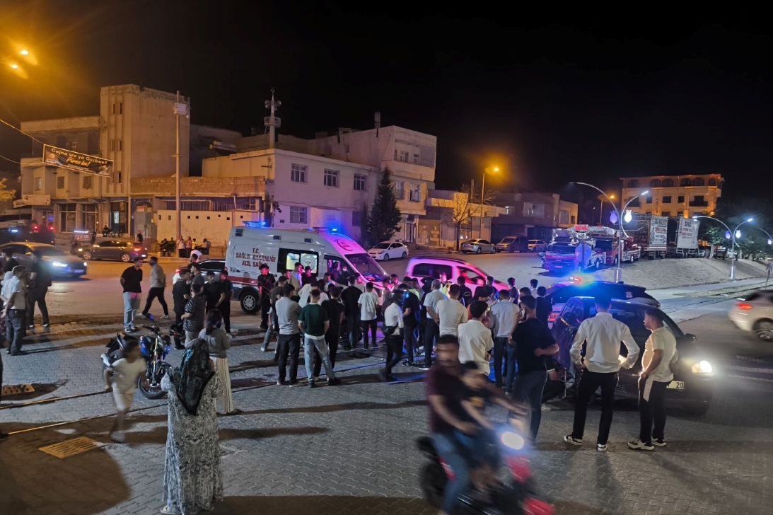 Otomobil Ile Motosiklet Çarpıştı 2 Kişi Ağır Yaralandı (2)