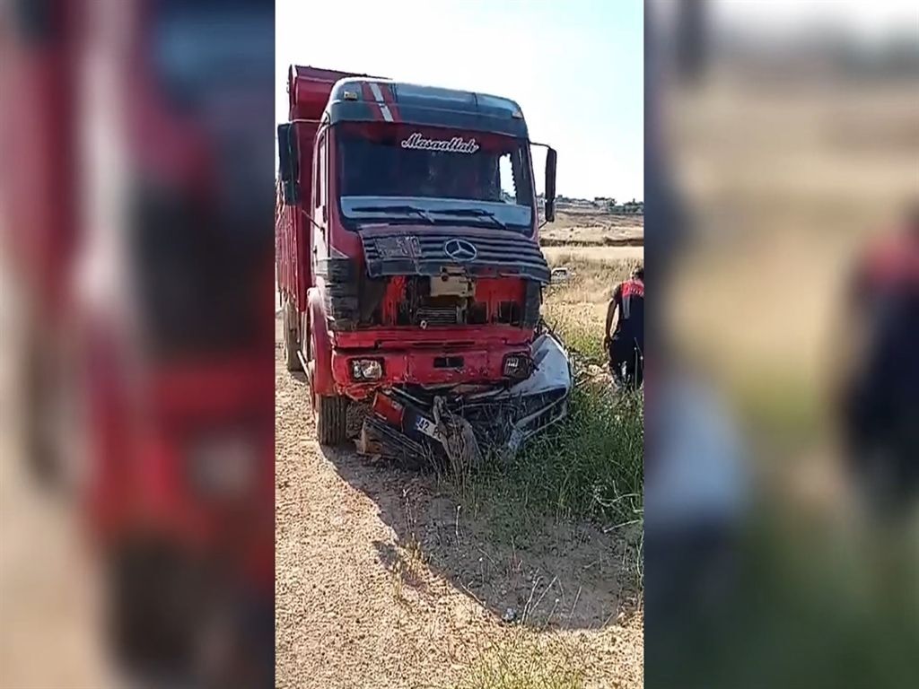 Otomobil Kamyonun Altına Ok Gibi Saplandı 2 Ölü, 1 Ağır Yaralı (3)