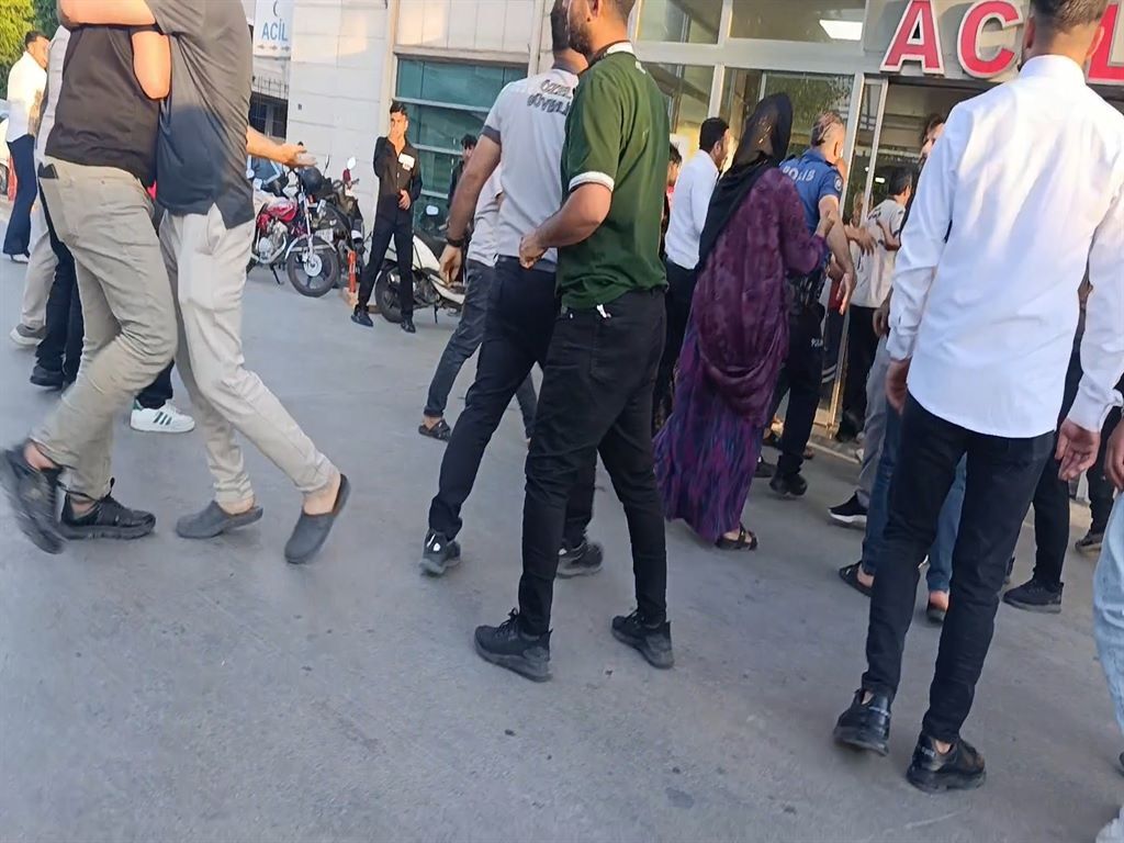 Otomobilin Çarptığı Emir Öldü Sürücü Hastanede Darbedildi (1)