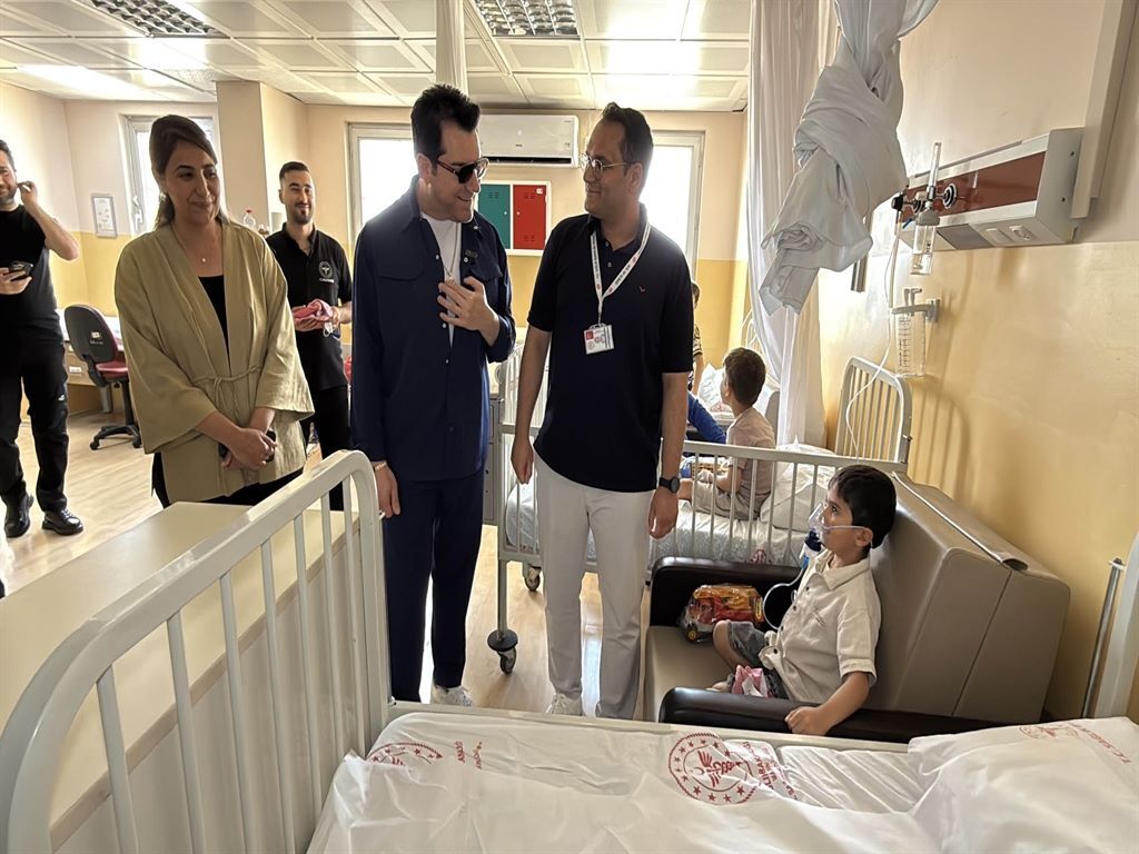 Tedavi Gören Miniklere Büyük Moral Oyuncaklarla Yüzleri Güldü (2)