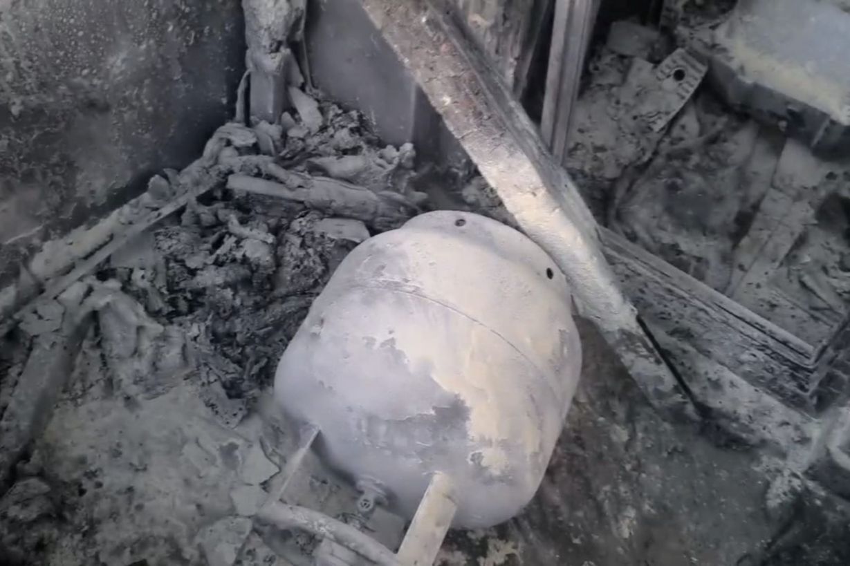 Alev Alan Tüpü Balkona Taşımak İstediler Patlamada 2 Kişi Yaralandı! (2)