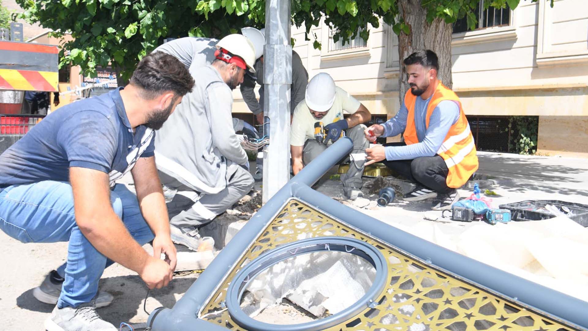 Bismil Belediyesi Caddeleri Dekoratif Aydınlatmalarla Yeniliyor 1