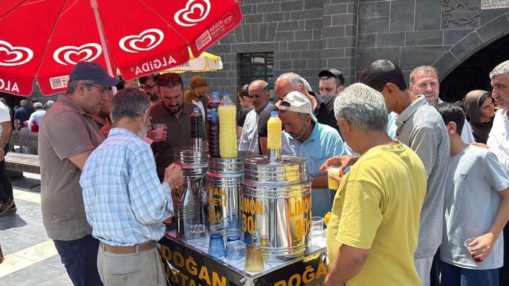 Cuma Namazı Sonrası Gönülleri Isıtan, İçleri Serinleten Gelenek! (1)