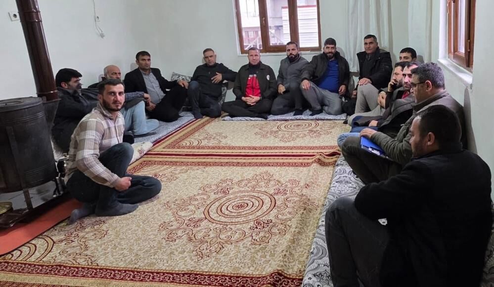 Dicle İlçe Tarım Ve Orman Müdürlüğü Çiftçileri Sahada Bilgilendiriyor (2)