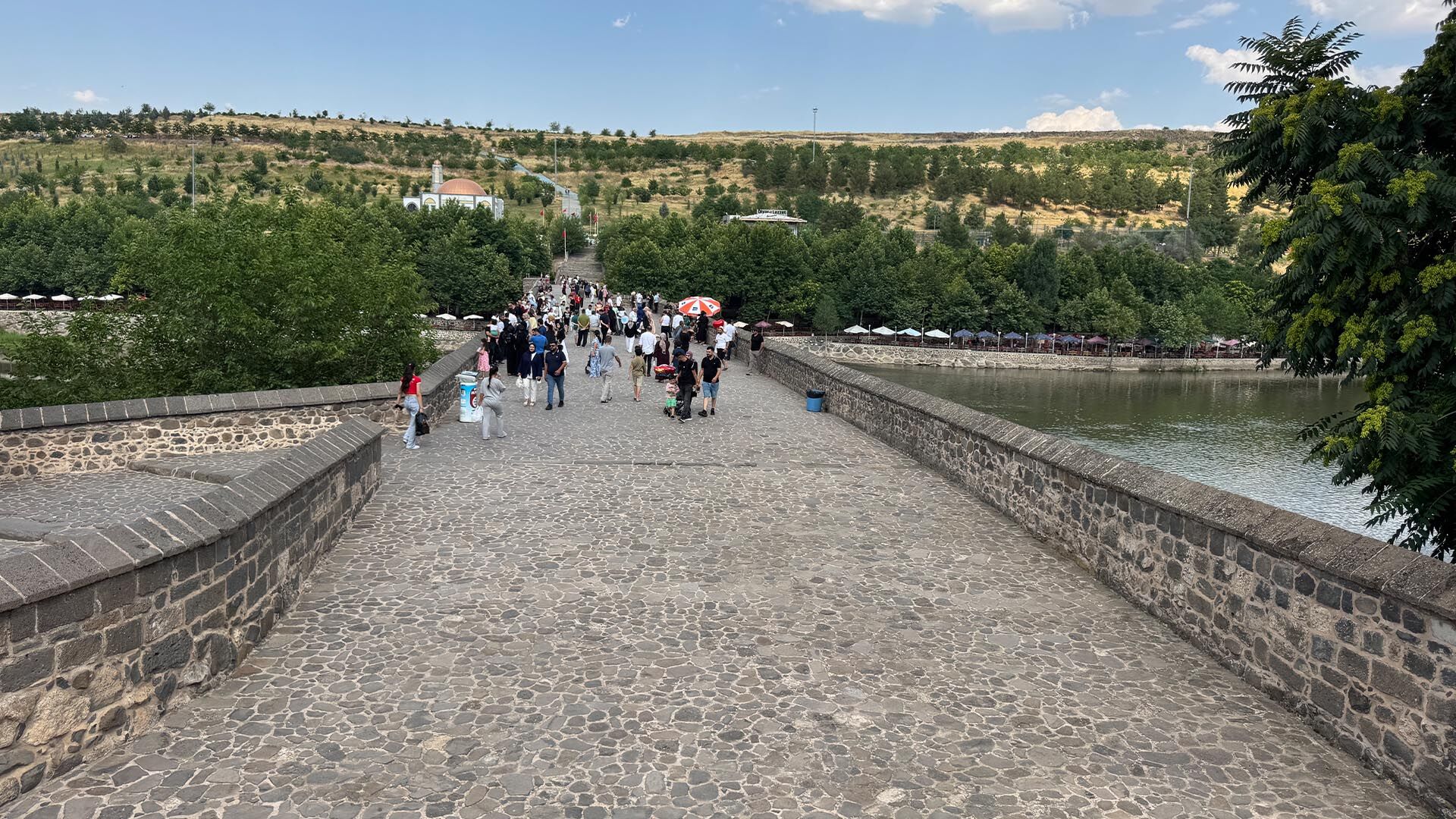 Diyarbakır'da 40 Dereceyi Aşan Sıcaklar Tarihi Mekanları Sessizliğe Bürüdü 3