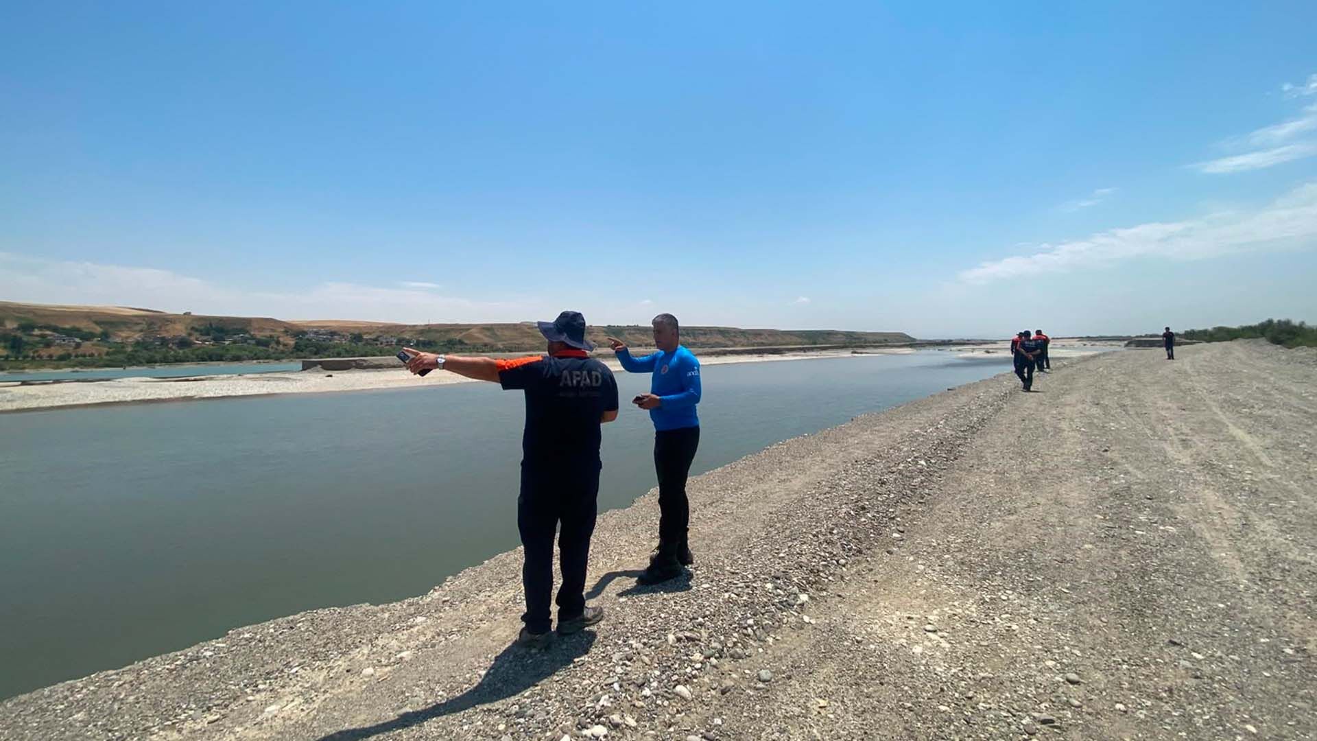 Diyarbakır'da Balık Tutmaya Giden Gençten Haber Alınamıyor 1