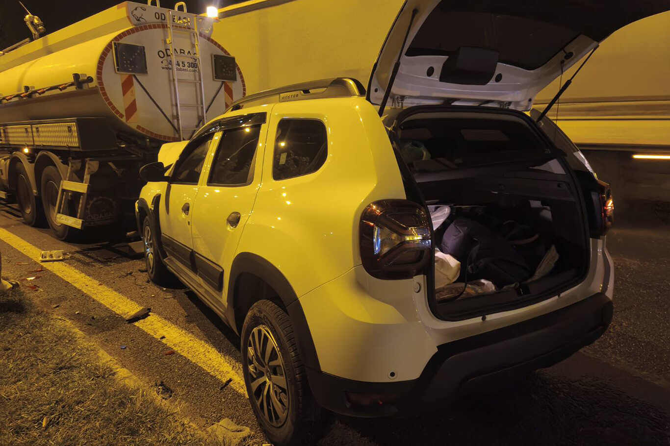 Diyarbakır'da Feci Kaza Suv Araç Sulama Tankerine Çarptı, 7 Yaralı (2)