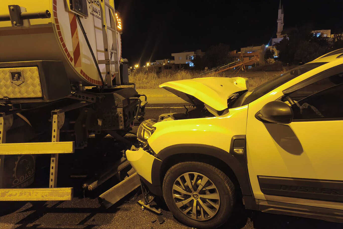 Diyarbakır'da Feci Kaza Suv Araç Sulama Tankerine Çarptı, 7 Yaralı (3)