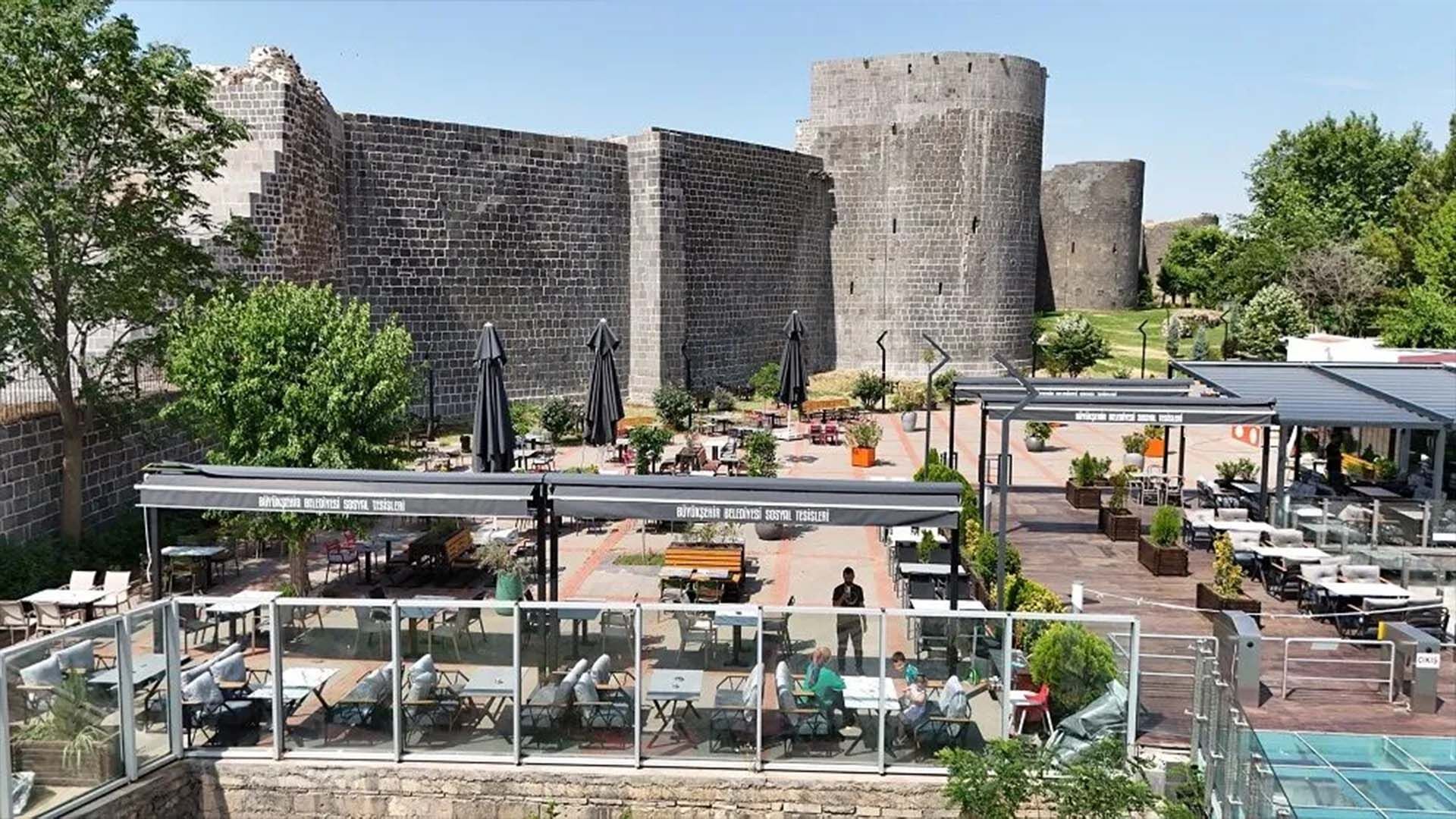 Diyarbakır'da Fiskaya Teras'ta Silahlı Saldırı, 2 Kişi Yaralandı 1