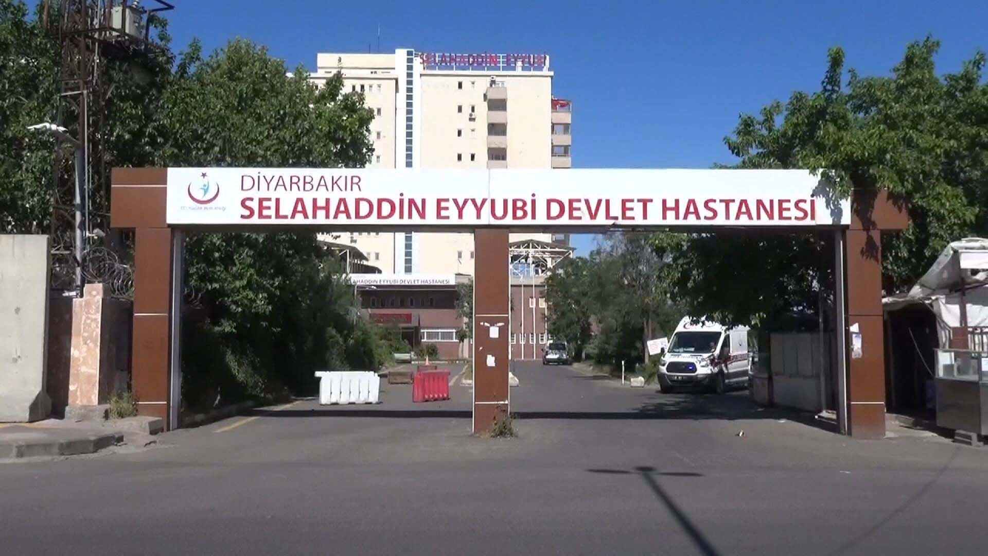 Diyarbakır'da Kardeşler Arasındaki Bıçaklı Kavga Kanlı Bitti, 1 Kişi Öldü 1