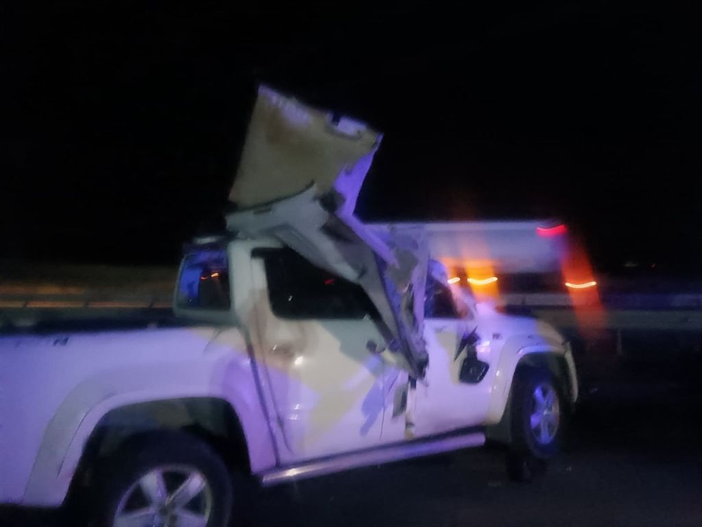 Kontrolden Çıkan Kamyonet Bariyerlere Çarptı 1 Ölü, 1 Yaralı (2)