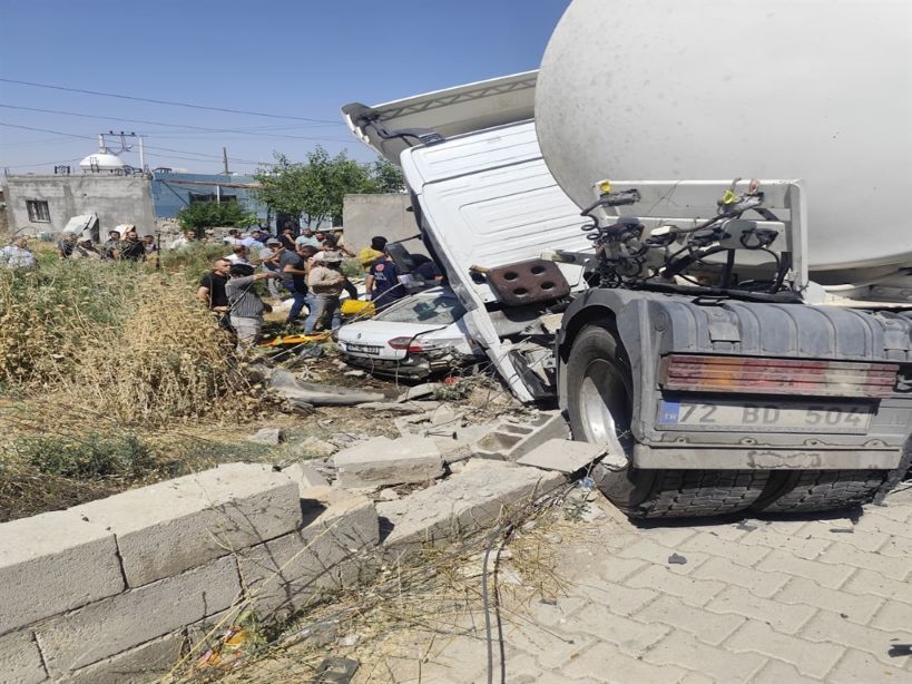Tankerin Çarpıp Sürüklediği Otomobilin Sürücüsü Hastanede Hayatını Kaybetti (3)