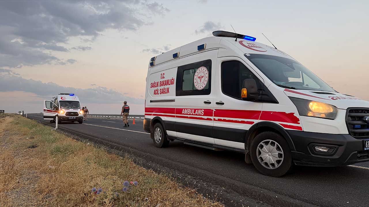 Diyarbakır Kara Yolunda Otomobil Takla Attı, 4 Yaralı 4