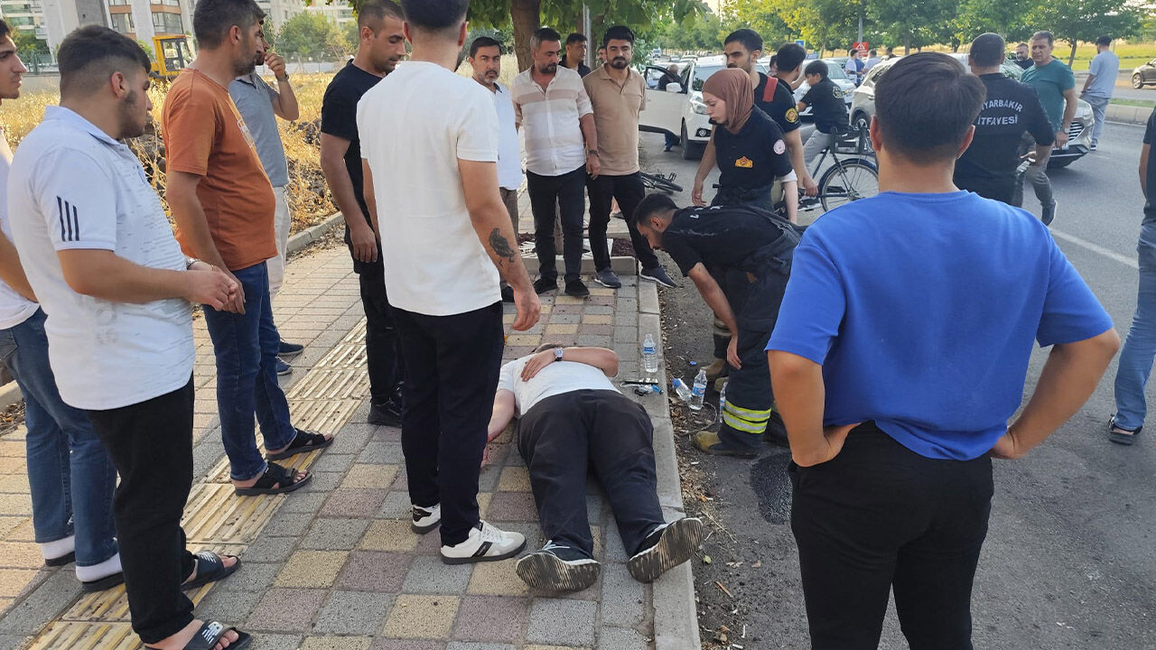 Diyarbakır’da İki Otomobil Çarpıştı, Takla Atan Aracın Sürücüsü Yaralandı 4