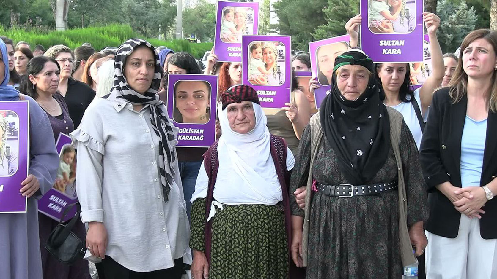 Diyarbakır’da Kadın Cinayeti Protesto Edildi, Bismilli Gülistan'ın Ölümü De Yer Aldı 1