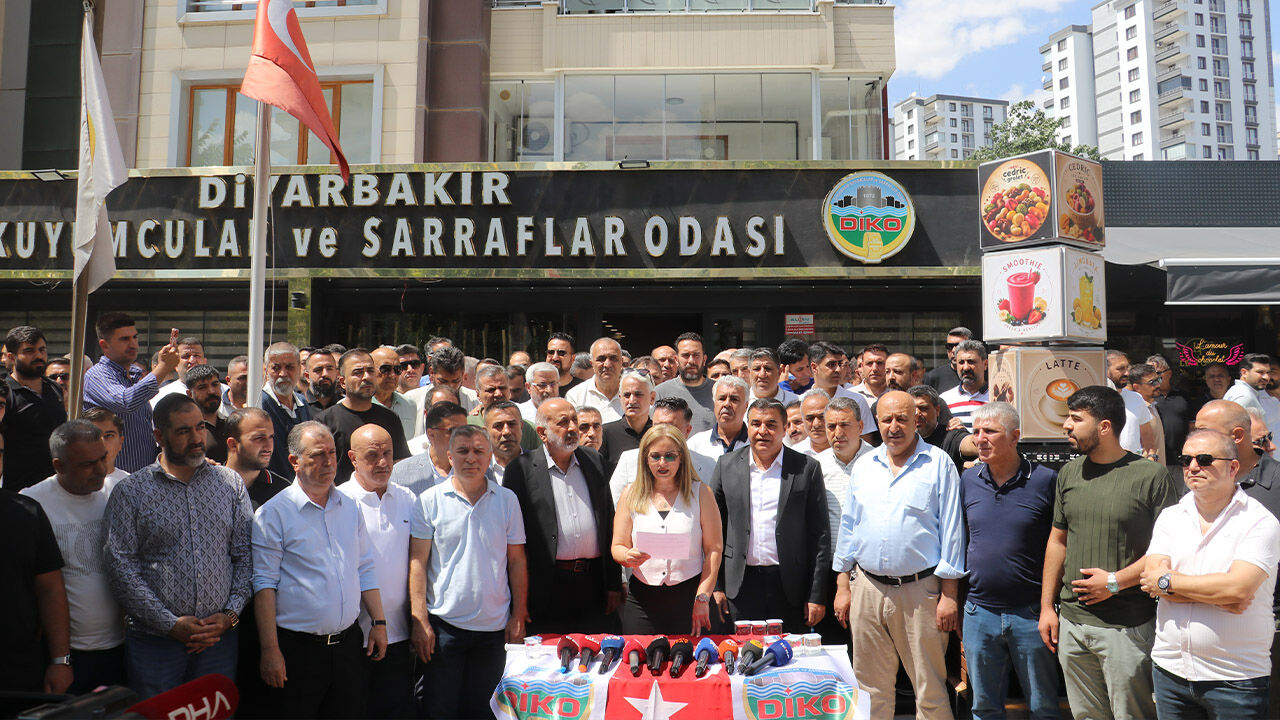 Diyarbakır’da Kuyumculardan Silahlı Saldırıya Tepki 1