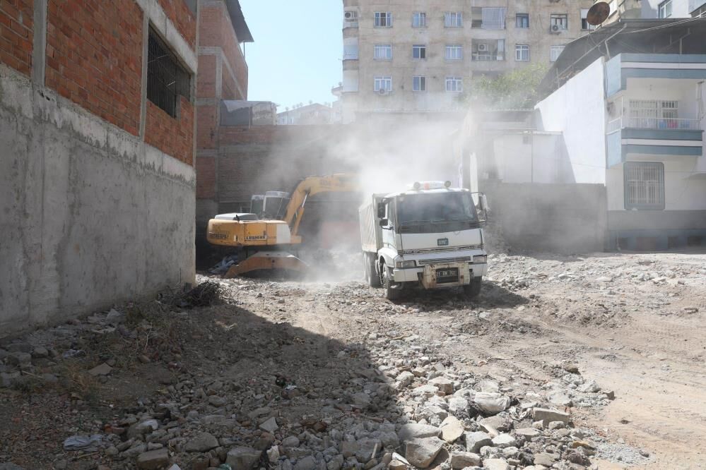 Diyarbakır’da Metruk Binalar Tek Tek Yıkılıyor (2)