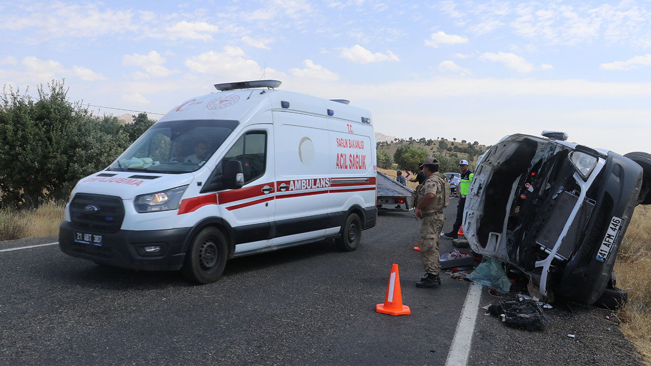 Diyarbakır’da Minibüs Devrildi, 3 Ölü, 11 Yaralı 1