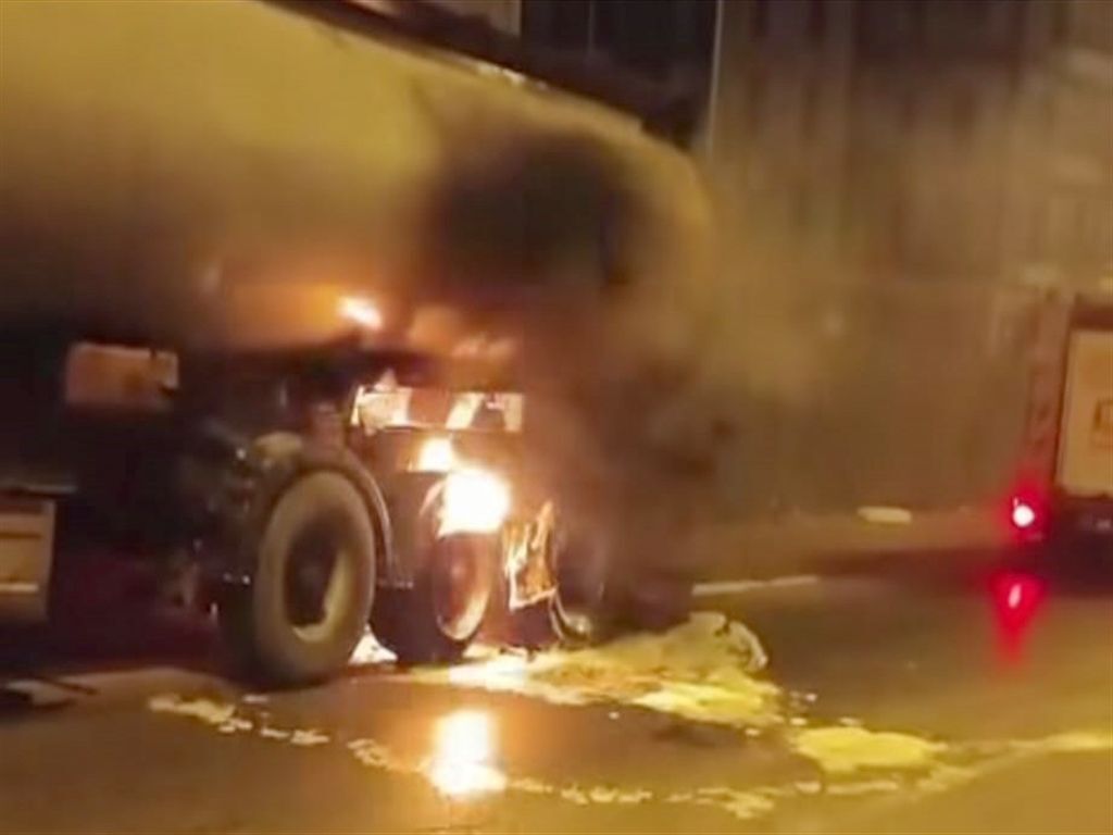 Tankerde Yangın Paniği Ekipler Müdahale Etti (1)