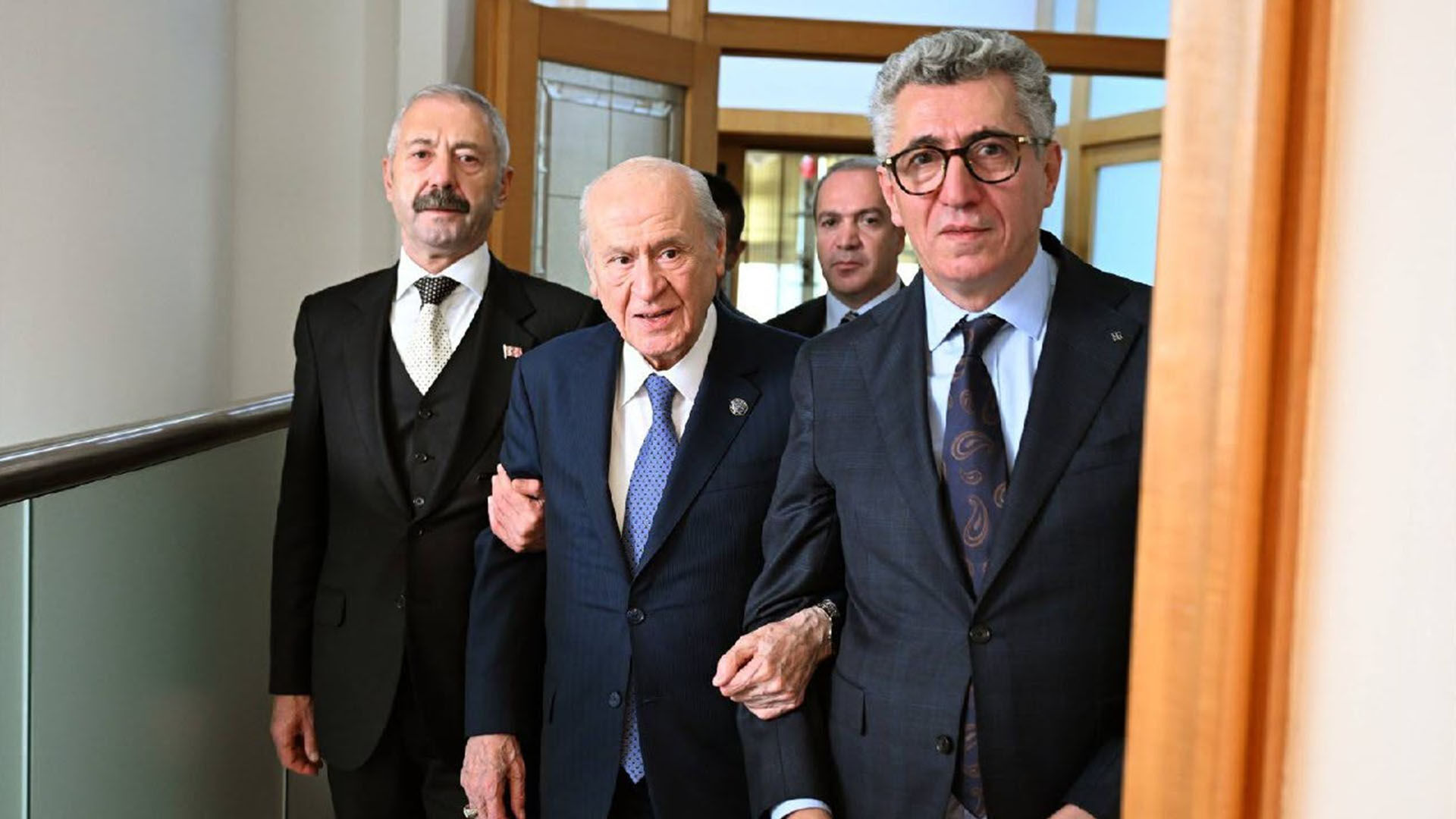 22 Yıllık Kanlı Büyük Husumet Sona Erdi, Devlet Bahçeli Onları Barıştırdı 4