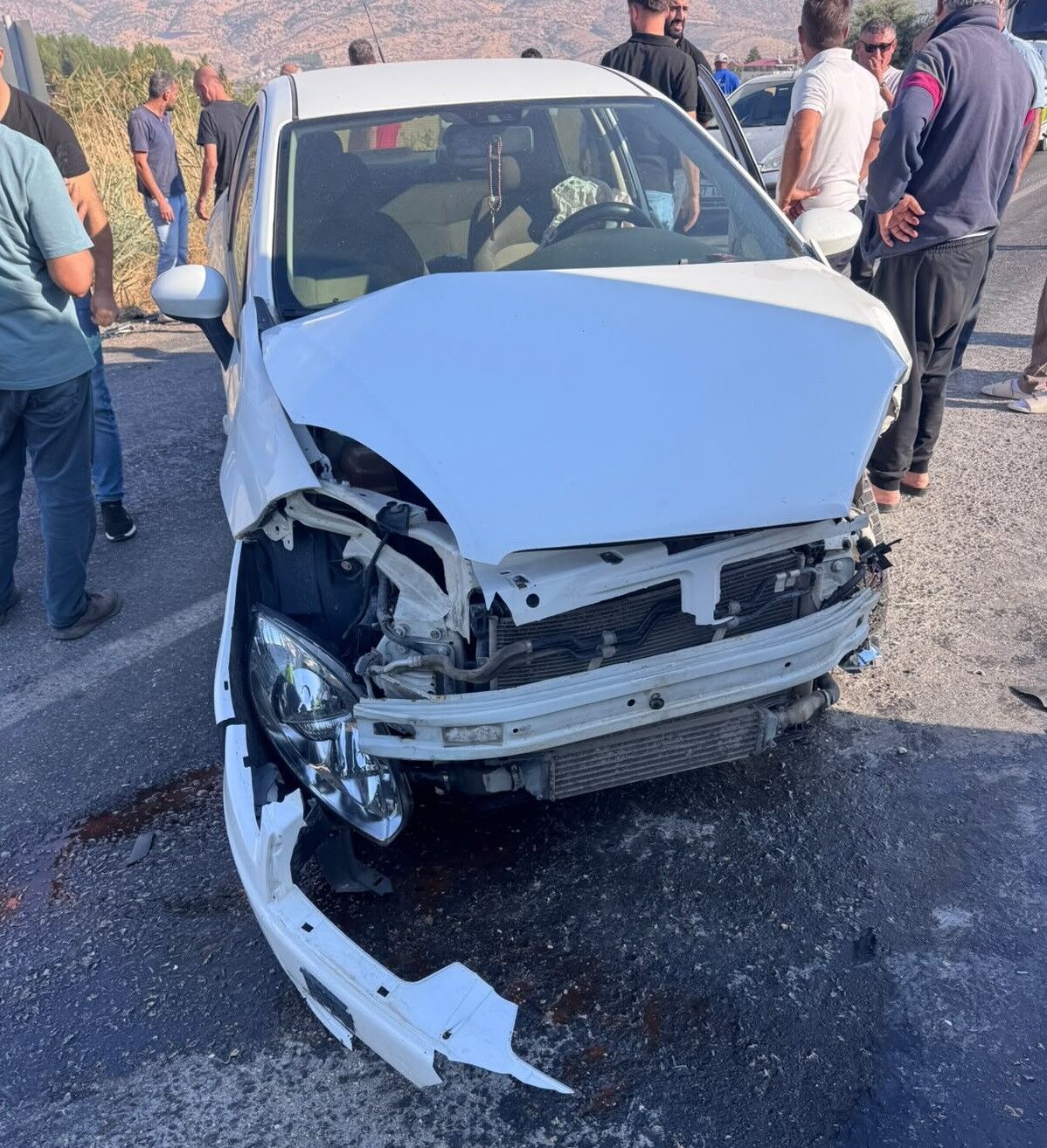 Otomobiller çarpıştı: 2 sürücü yaralandı