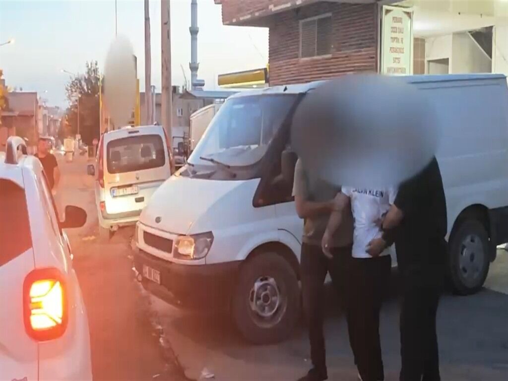Çuvallardaki Yazılar Ele Verdi 300 Kilo Fıstık Çalan 3 Şüpheli Yakalandı (1)
