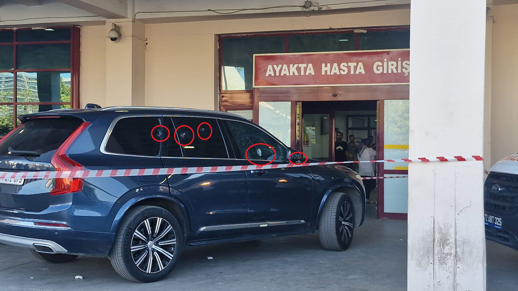 Diyarbakır’da 2 Kişinin Aralandığı Cipe Silahlı Saldırı Anı Kamerada 4