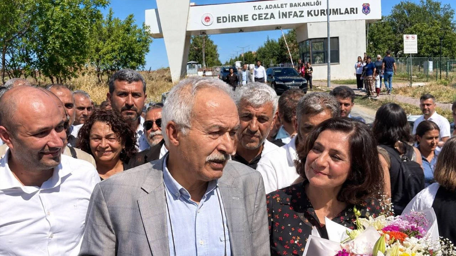 Sondaki̇ka! Demirtaş Duyurmuştu, Selçuk Mızraklı Tahliye Edildi 3
