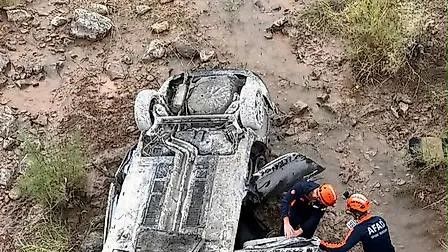 Otomobil takla attı: 1’i bebek 3 kişi yaralandı