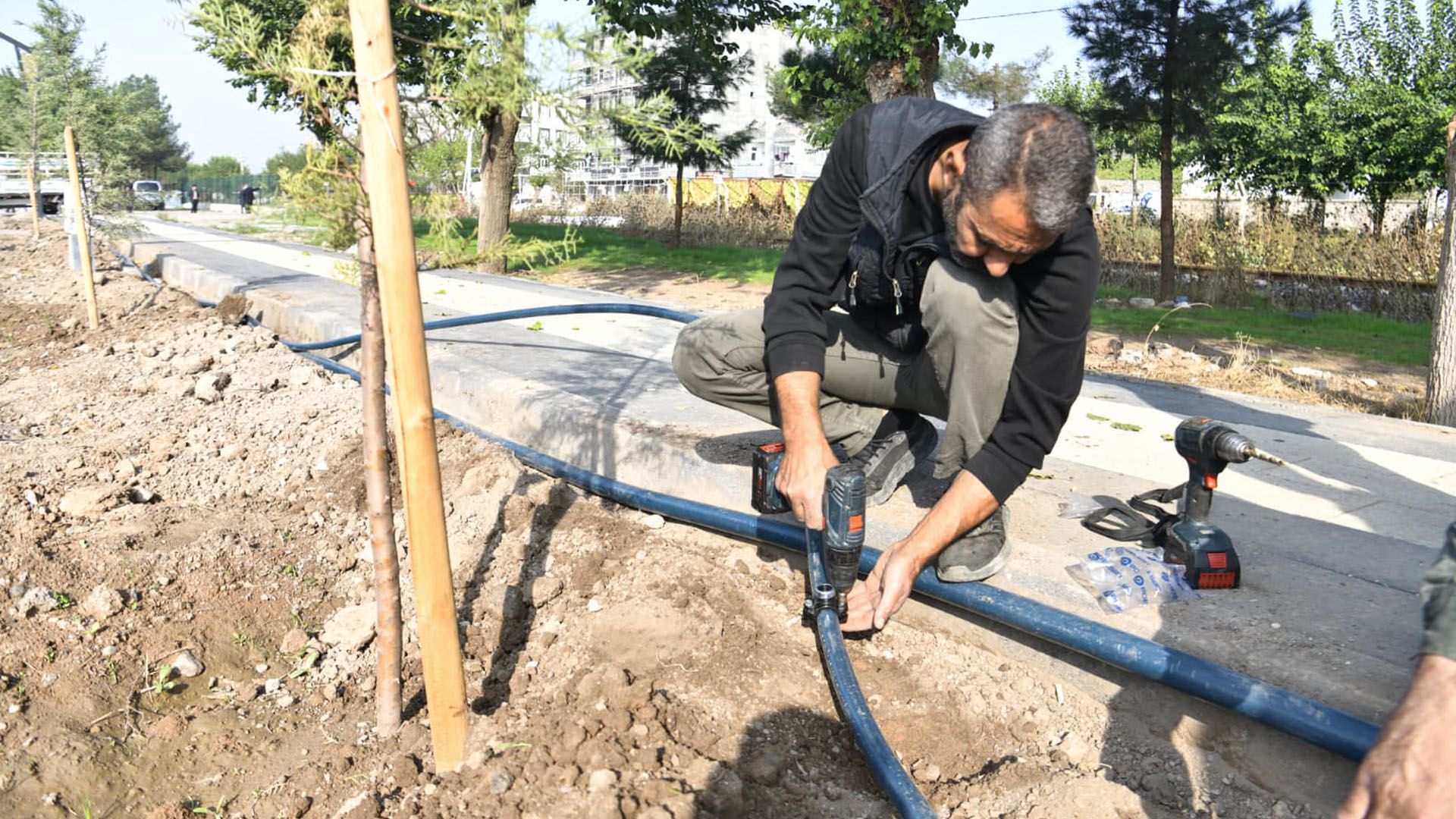 Bismil’de 200 Ağaç İçin Tasarruflu Sulama Sistemi Kuruluyor