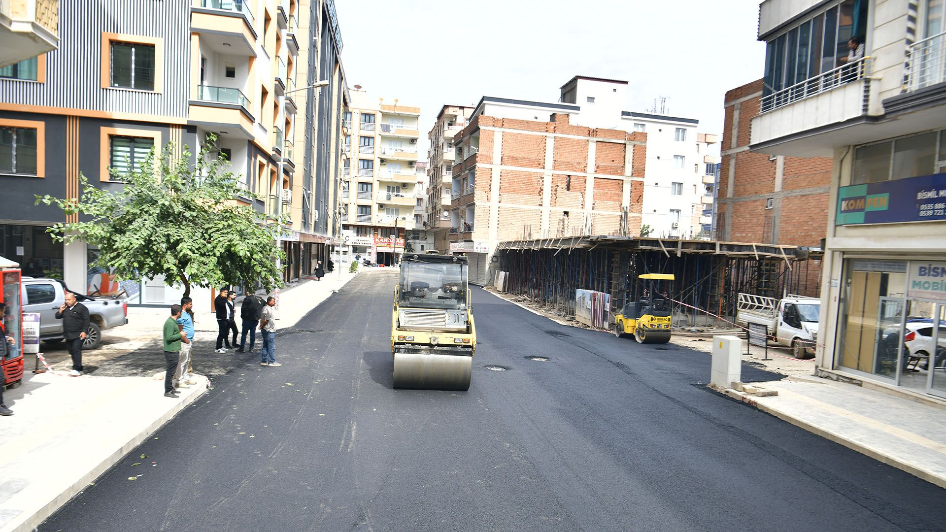 Bismil'de Asfalt Çalışmaları Başladı, 6 Bin Metrekarelik Yol Yenileniyor 5