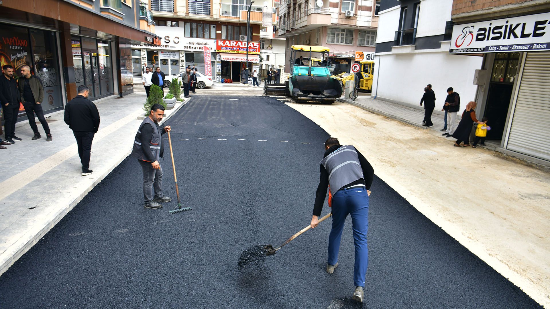 Bismil'de Asfalt Çalışmaları Başladı, 6 Bin Metrekarelik Yol Yenileniyor
