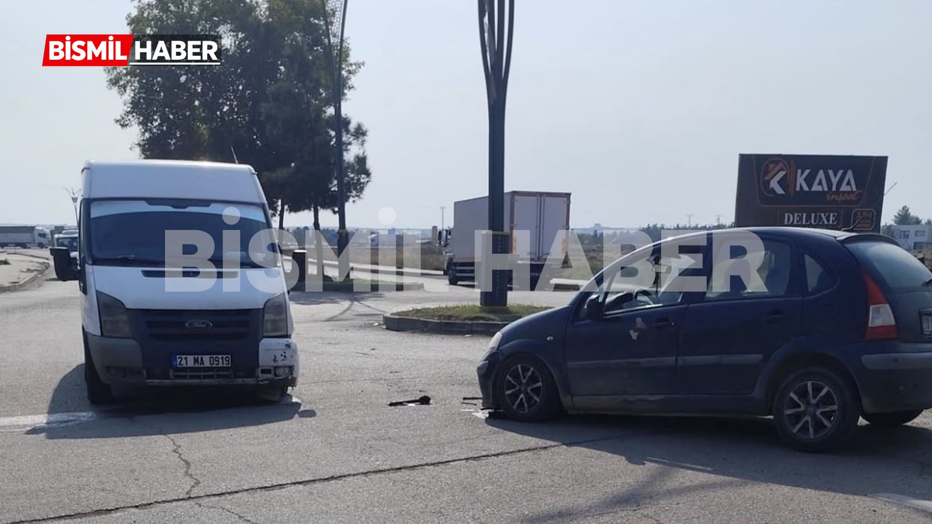 Bismil’de Kavşakta Dolmuş Ile Otomobil Çarpıştı 2