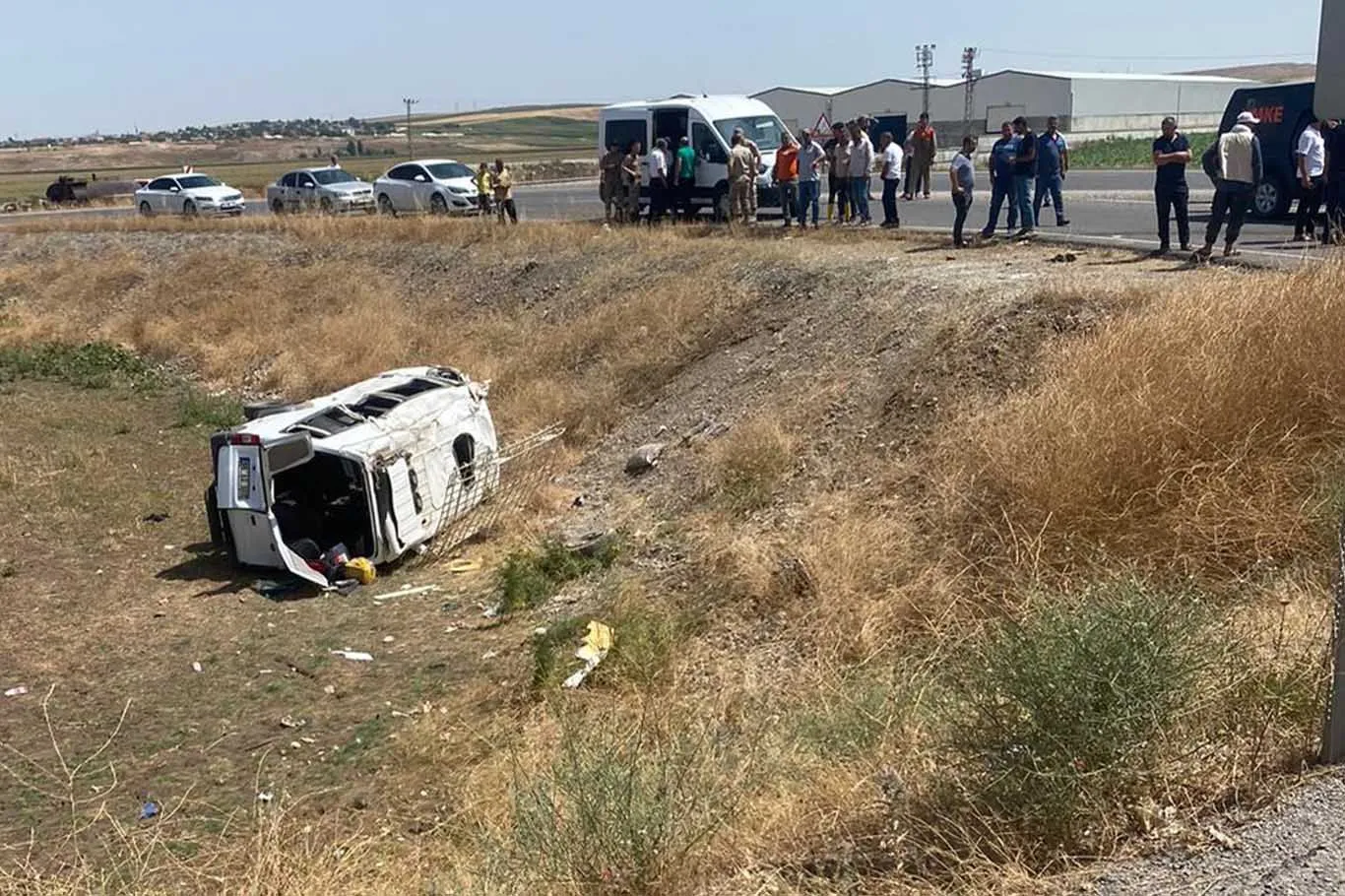 Bismilde Yolcu Minibusu Ile Pikap Carpisti 6Si Cocuk 4U Agir 13 Yarali 11