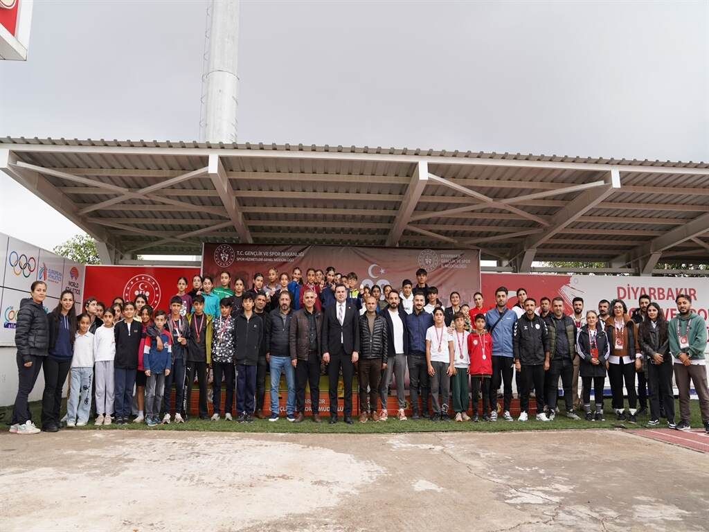 Diyarbakır'da Cumhuriyet Halk Koşusu Heyecanı Sporcular Derece İçin Ter Döktü (2)