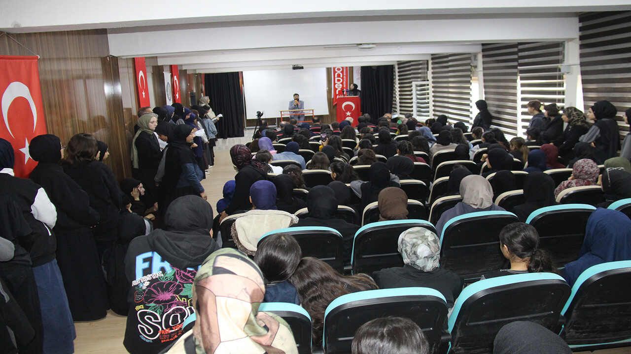 Diyarbakır’da İmam Hatipliler Haftası Dolayısıyla Program Düzenlendi