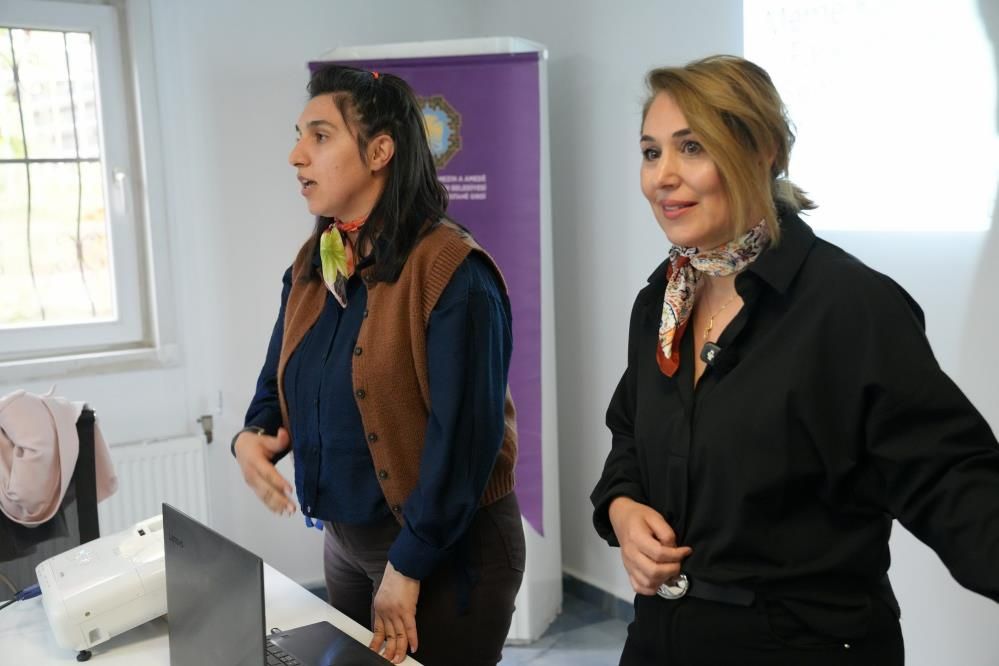 Diyarbakır'da Kadınlara Seminer Meme Kanserinde Erken Tanı Ele Alındı (2)