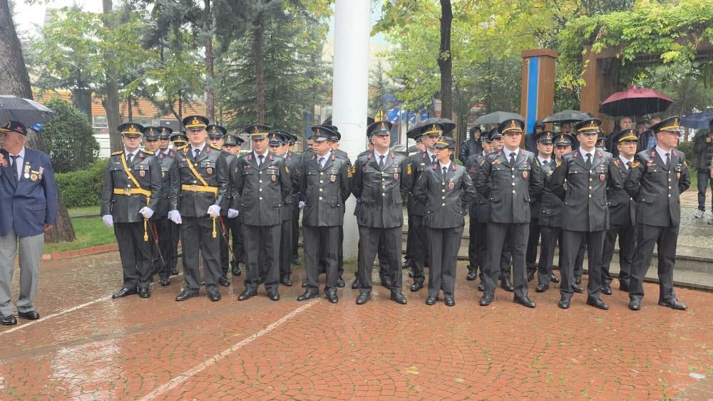 Ergani'de 29 Ekim Coşkusu Yağmura Rağmen Sürdü (1)