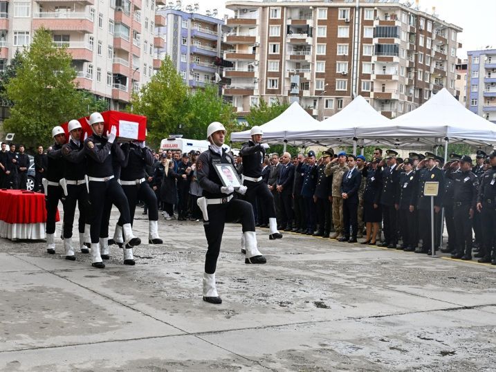 Kalp Krizinden Yaşamını Yitiren Polis Memuru İçin Uğurlama Töreni (2)