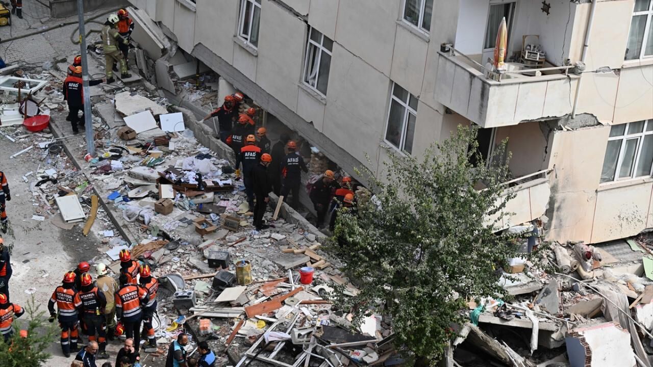 Maltepe Yikilan Bina 2494425