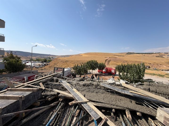 Tek Katlı Evin Üzerine Kat Çıkılırken Çökme Meydana Geldi 5 Yaralı (2)