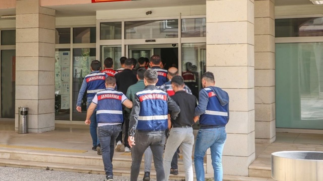 Aranan 34 hükümlü yakalanarak cezaevine konuldu