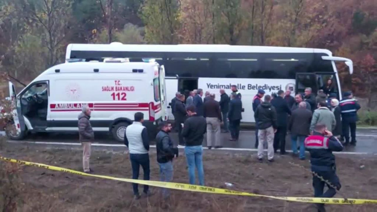 Taziye ziyareti için gelen yolcuları taşıyan otobüs devrildi: 20 yaralı!