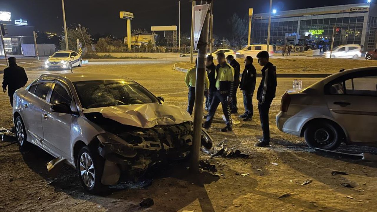 Diyarbakır’da kırmızı ışık ihlali kazaya neden oldu: 1’i çocuk 5 yaralı