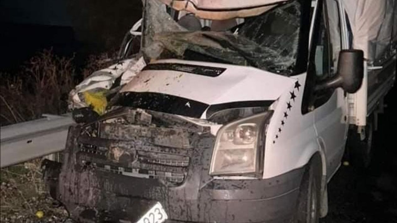Diyarbakır’da pikap ile kamyonet çarpıştı: 7 kişi yaralandı