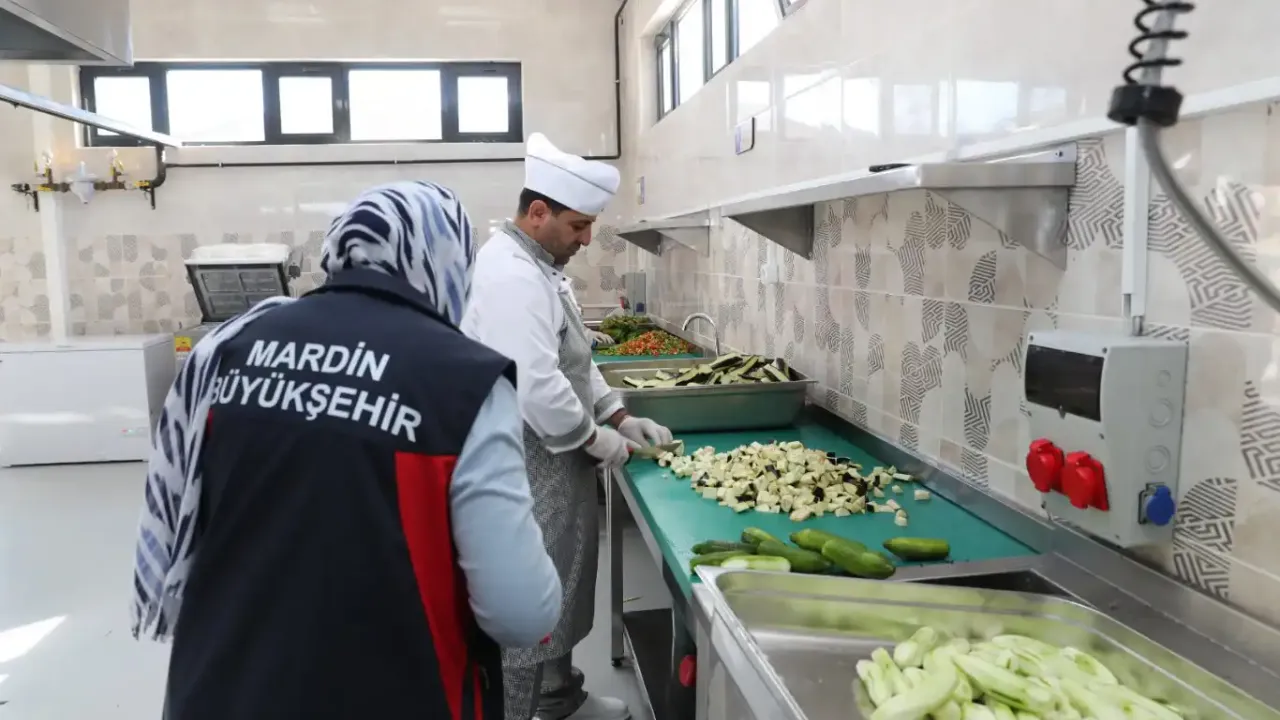 Mardin Büyükşehir Belediyesinden, İhtiyaç Sahiplerine Sıcak Yemek Yardımı