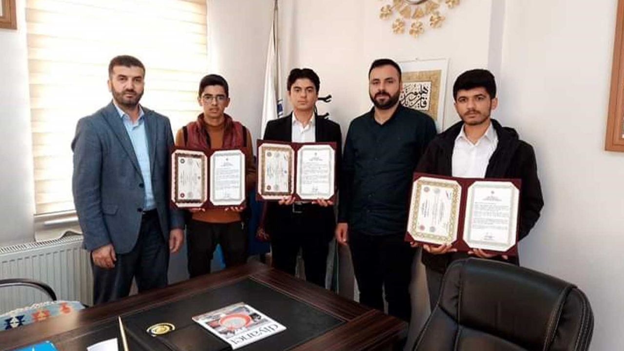 Diyarbakır'da 13 hafız icazet töreni ile belgelerini aldı