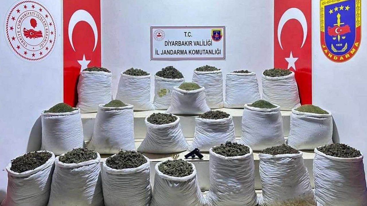 Diyarbakır'da uyuşturucu operasyonu: 2 şüpheli yakalandı, 914 kilo esrar ele geçirildi