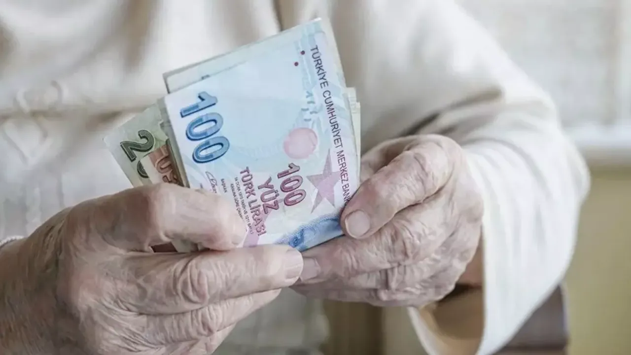 Bağkur ve Emekli Sandığı emeklilerine 5 bin lira destek ödemesi yarın yapılacak