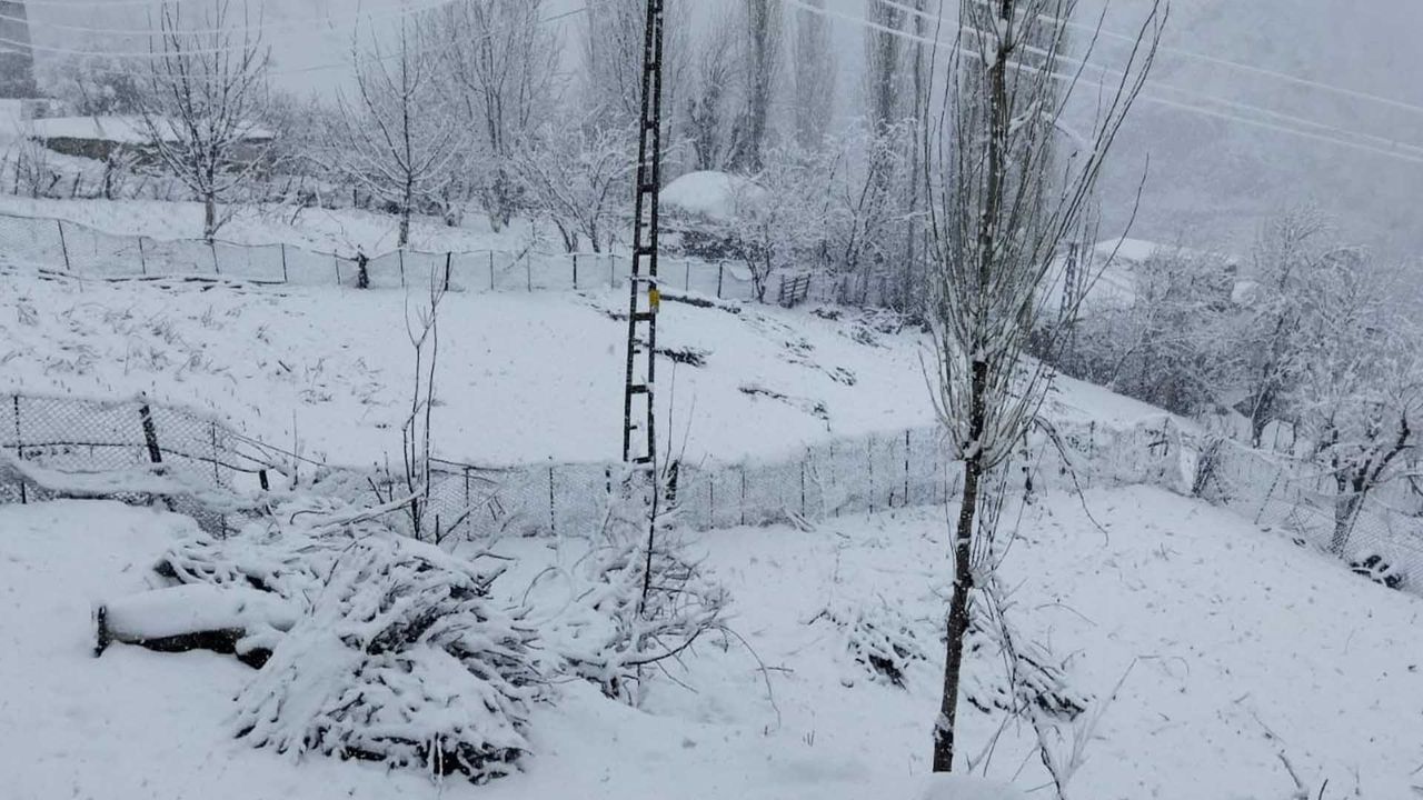 Çok sayıda köy yolu kar nedeniyle ulaşıma kapandı